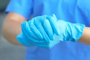 Более 30 тысяч медицинских перчаток пытались незаконно вывезти из Костаная