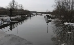 На севере Казахстана под воду ушел мост через Ишим