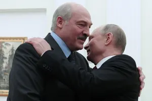 Путин хочет объединить Россию и Беларусь, чтобы остаться у власти – Bloomberg