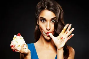 Прием пищи при помощи рук повышает аппетит – исследование