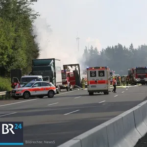 Более 30 человек пострадали в результате возгорания автобуса в Баварии