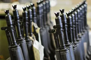 Санкции Запада осложнят производство оружия в России