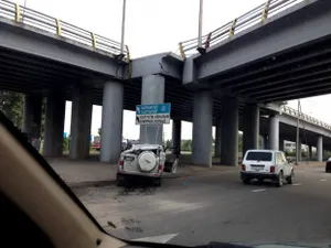 Внедорожник рухнул с моста в Алматы. ФотоЭксклюзив