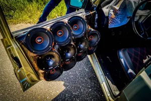 Сообщать о громкой музыке в автомобилях рекомендует МВД