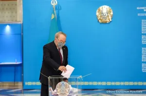 Нурсултан Назарбаев проголосовал на выборах