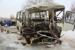 При столкновении грузовика с автобусом погибла жительница Уральска