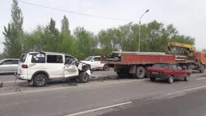 Delica на полном ходу врезалась в груженый КАМАЗ – водитель погиб на месте