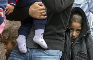 Ситуацию с беженцами в Беларуси Евросоюз назвал «гибридной войной»