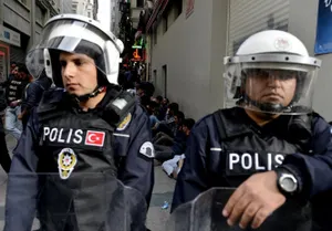 Жилой шестиэтажный дом рухнул в Стамбуле