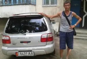 Полиция вручную пыталась донести автомобиль до эвакуатора [видео]