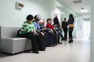 На качество услуг в поликлиниках Астаны пожаловался депутат