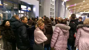 Часть пассажиров рейса КС136 до сих пор находится в Москве