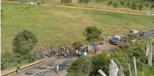 20 человек погибли при столкновении автобуса и скорой помощи в Бразилии