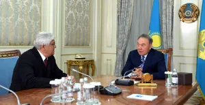 Президент Казахстана встретился с народным артистом Алибеком Днишевым