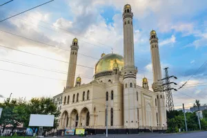 Мечети возле школ сносить не будут