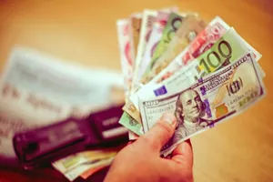 Доллар сдает позиции в Казахстане