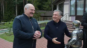 Мирзиёев и Лукашенко обменялись подарками