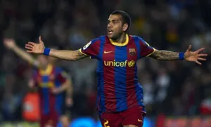 Футболист «Барселоны» съел брошенный в него банан