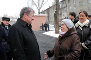 Есимов активно избавляет горожан от ветхого жилья