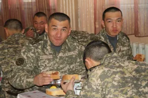 Казахстанкие военные с 2014 года будут лучше питаться