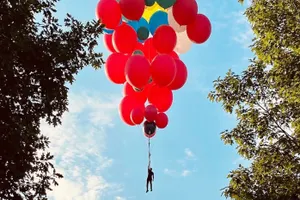 Американский иллюзионист пролетит на воздушных шарах над Гудзоном