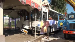 В Алматы автобус врезался в остановку. Фото