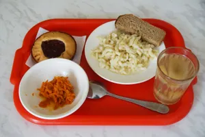 В Уральске собрались кормить школьников на 150 тенге в день