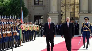 В Баку проходит парад по случаю 100-летия освобождения города