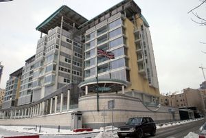 Россия выдворяет британского дипломата, Великобритания отвергает обвинения в шпионаже