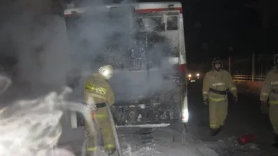 В Семее загорелся пассажирский автобус