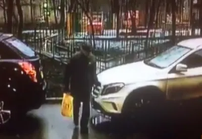 Пенсионер расцарапал Mercedes москвички на 78 тысяч рублей