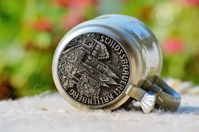 Редкое заболевание превратило мужчину в «живую пивоварню» в США