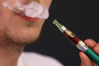 ВОЗ: Электронные сигареты почти так же опасны, как настоящие