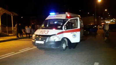 Пешехода с водкой в руках сбили в Алматы. ФОТО