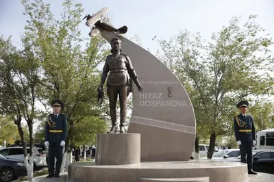 Памятник летчице-героине открыли в Атырау