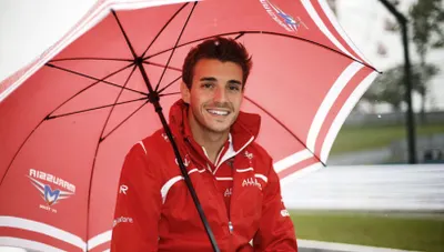 Разбившийся на Гран-при Японии гонщик дышит самостоятельно