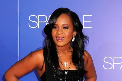 Дочь Уитни Хьюстон отключили от аппаратов жизнеобеспечения