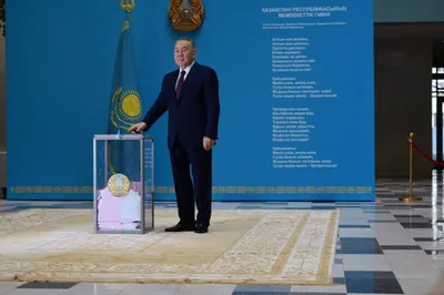 Президент РК проголосовал на избирательном участке №81
