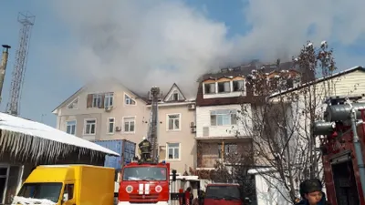 20 человек эвакуированы из горящего здания в Алматы