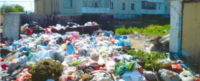 В Колумбии мэра столицы уволили из-за мусора на улицах