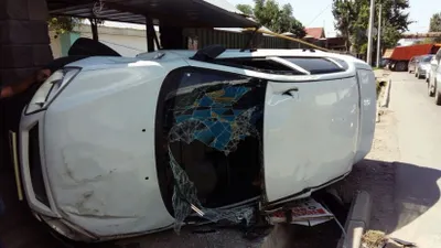 В Алматы перевернулась Lada Granta (ФОТО)