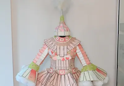 Мусор от косметики превратили в казахские платья