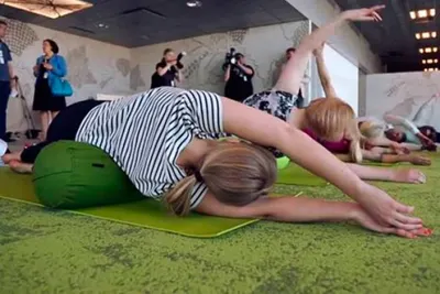 Аэропорт Хельсинки предлагает пассажирам заняться йогой