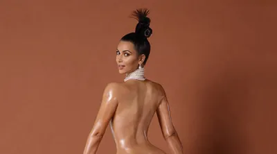 Ким Кардашьян разделась и похвасталась задним видом