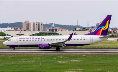 В Китае отстранили от работы стюардессу, тайком доедавшую за пассажирами