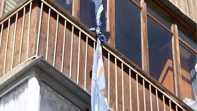 Пенсионерка пыталась спуститься по самодельной веревке и погибла в Костанае