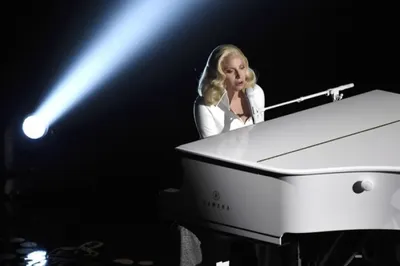 Леди Гага удивила гостей церемонии вручения премий «Оскар»