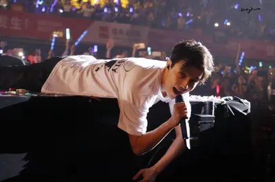 Димаш анонсировал выпуск нового клипа