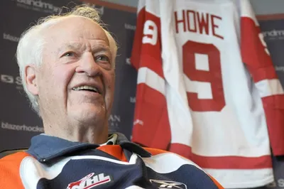 Нового инсульта у хоккеиста Горди Хоу нет, заявил сын