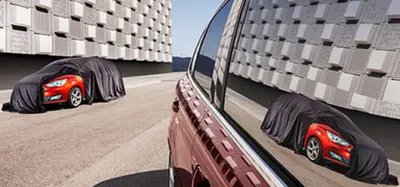 Компания Ford показала тизер обновленного C-MAX